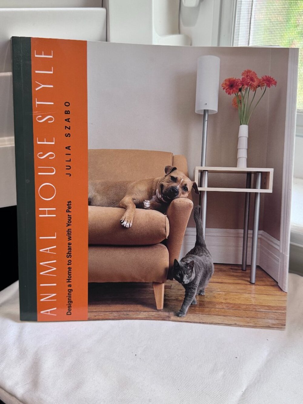 🐾🏡 Animal House Style by Julia Szabo | The Guide to Stylish Living with Pets🏡
